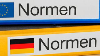 EN ISO 14118 behandelt die Möglichkeiten, einen unerwarteten Maschinenanlauf zu vermeiden, wenn sich Personen in Gefahrenbereichen aufhalten. (Boris Zerwann)