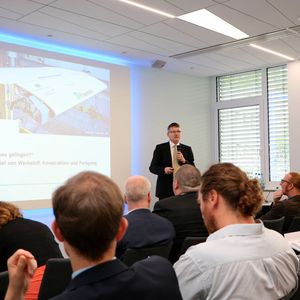 Eröffnungsvortrag: Wie kann Leichtbau gelingen?  Das Zusammenspiel von Werkstoff, Konstruktion und Fertigung;
 
Prof. Dr. Andreas Büter / Fraunhofer Allianz Leichtbau
