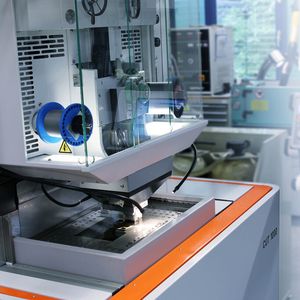Die Agie-Charmilles CUT 1000 von GF Machining Solutions steht für außerordentliche Präzision durch eine Vielzahl von zum Teil einzigartigen und innovativen technischen Lösungen.