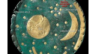 Die Himmelsscheibe von Nebra mit der markierten Probenentnahmestelle. (c) Nachdruck mit Genehmigung des Landesamtes für Denkmalpflege und Archäologie, Landesmuseum für Vorgeschichte Sachsen-Anhalt (Bild: J. Lipták, München)