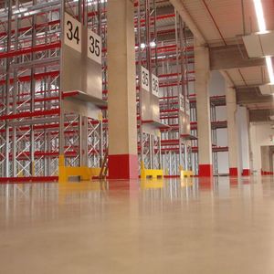 Neues Logistikzentrum von Rewe bei Köln. Bild: Norsa