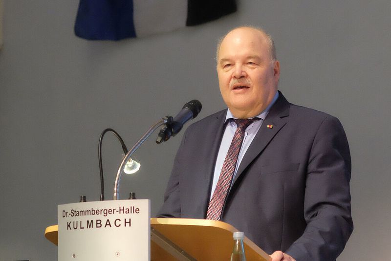 Albert Vetterl, Präsident des Kfz-Gewerbes Bayern, erneuerte die Forderung nach einer Diesel-Hardware-Nachrüstung. (Zietz/»kfz-betrieb«)