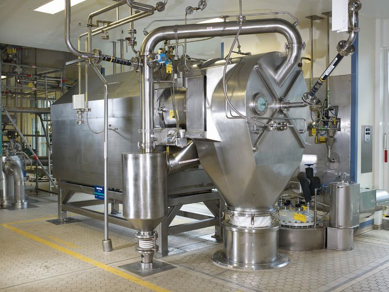 Stülpfilterzentrifuge zur Produktisolierung im neuen CGMP-Betrieb  (Bild: Lanxess)