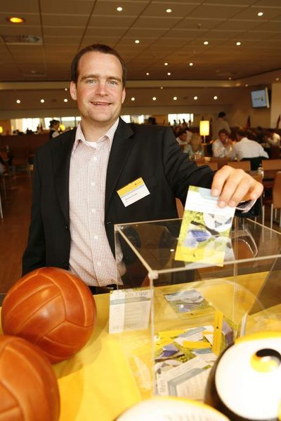 Vor dem Spiel durfte jeder einen Tipp abgeben. Ob Johannes Hornech von HP richtig 3:2 getippt hat, ist nicht bekannt. (Archiv: Vogel Business Media)