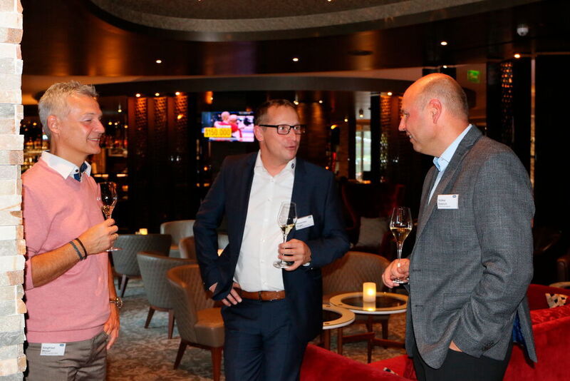 Impressionen des Stahl Expertenforum vom letzten Jahr in Stromberg: Rund 90 Ex-Schutzexperten trafen sich zum Informationsaustausch. (R. Stahl)