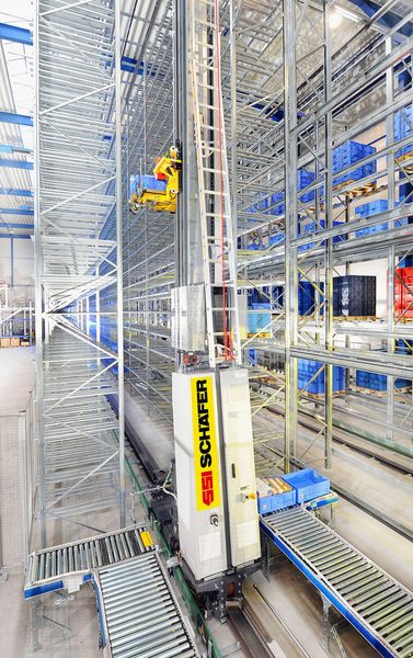 Auch beim neuen Regalbediengerät SMC1 wurde konsequent die bewährte Green-Crane-Technologie umgesetzt. Ziele: Schonung der Umwelt und Verringerung der Betriebskosten durch minimalen Energieverbrauch. Bild: SSI Schäfer (Archiv: Vogel Business Media)