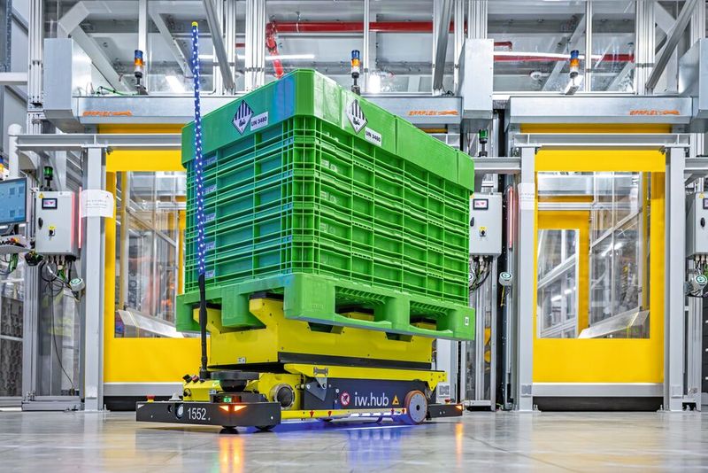 Montage der Hochvoltbatterien im BMW Group Werk Irlbach-Straßkirchen. (Bild: BMW AG)
