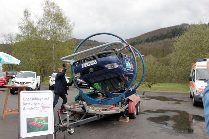 Unterhaltsame Angebote gab es sowohl für die großen ... (Autohaus Büdenbender)