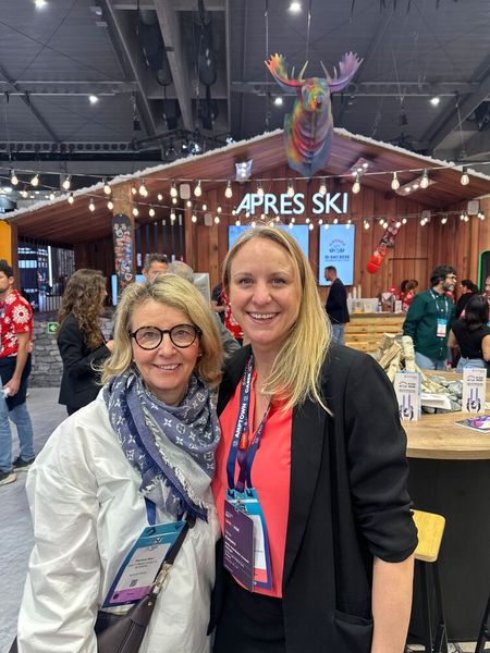 Was für ein schöner Zufall, Stephanie Steen (ITB) trifft Nina Küpers, die jetzt bei Lenovo ist. (Bild: Vogel IT-Medien)