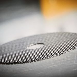 Bei Lochblechen kommt es auf eine hohe Präzision an.(Bild:  Schnutz)