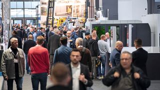 Bald schon werden sich die Messehallen in Hannover wieder füllen, wenn die Euroblech 2026 ihre Tore öffnet. (Bild: RX Gobal/Mirja John Fotografie)