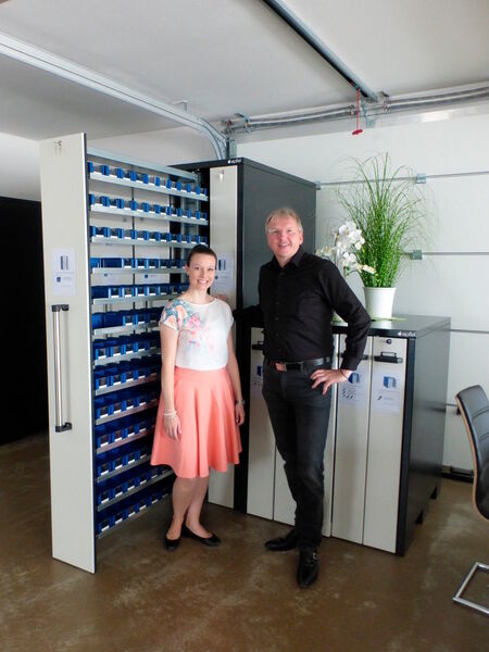 Geschäftsführer Stefan Apfel mit Blechnet-Redakteurin Frauke Finus im Apfel-Showroom in Dossenheim bei Heidelberg. (Bild: VBM)