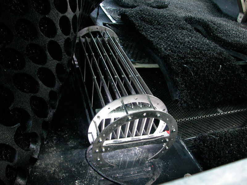 Modul mit Metall-Mineral-Folien in einer Kühlturmtasse verhindern mikrobiologisches Wachstum. (Bild: Mol)