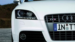 LED-Tagfahrlicht, wie das beim Audi TTS Roadster, erhöht die Verkehrssicherheit bei nur geringem Energiemehrverbrauch. Bild: Audi (Archiv: Vogel Business Media)
