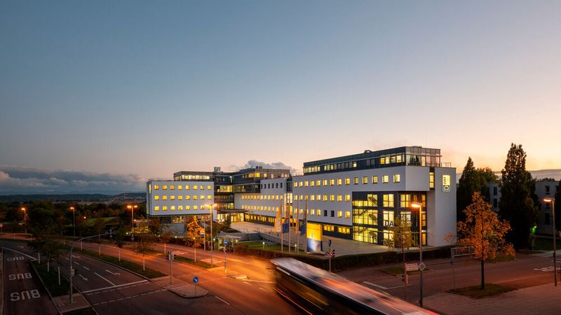 Weiterer Blickwinkel auf die DAT-Zentrale. (Bild: DAT)