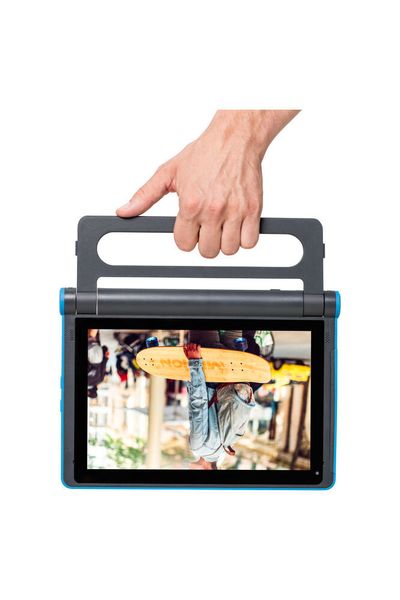 Der Aufstellbügel für das Tablet dient gleichzeitig als Tragegriff. Das Gerät soll Stürze aus bis zu 76 cm Fallhöhe ohne Schäden überstehen. (Medion)