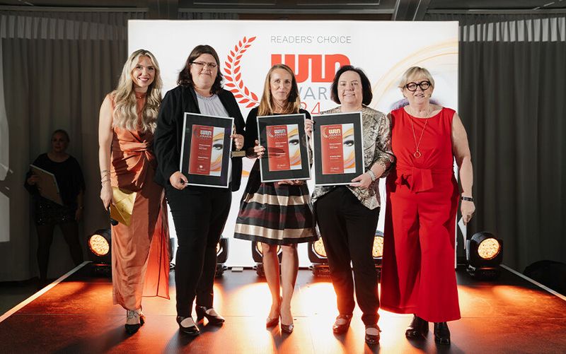 Die Gewinnerinnen aus dem Bereich »Women in eHealth« | Kategorie »Team Leader«. Sophia Walczyk (Silber), Dr. Monika Walter (Gold) und Melanie Grimmer (Platin). (Bild: Manuel Emme)