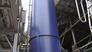 Der für die Rauchgasreinigung verwendete Braunkohlenstaub wird in einem Silo gelagert (Bild: IB Verfahrenstechnik)