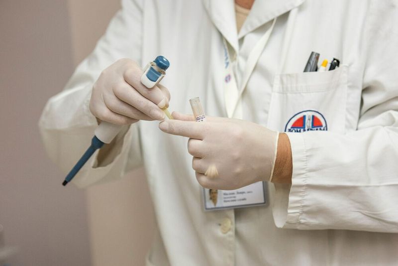 09. Medizin, Pharma:  Ebenfalls 7,5 Prozent der Unternehmen der Medizin- und Pharmabranche bieten ihren Angestellten die Möglichkeit, die Vorzüge von flexiblen Arbeitszeiten, Homeoffice und Kinderbetreuung zu nutzen.  (gemeinfrei)
