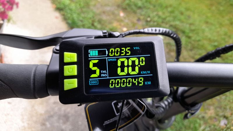 Relativ klein, aber gut ablesbar: das Display des Jeeps. (Bild: Rudolf Huber / sp-x)