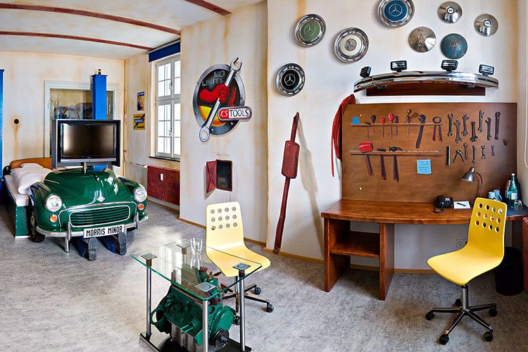 Für Technikbegeisterte bietet sich das Werkstatt-Zimmer an. (Foto: V8 Hotel/Frank Hoppe)