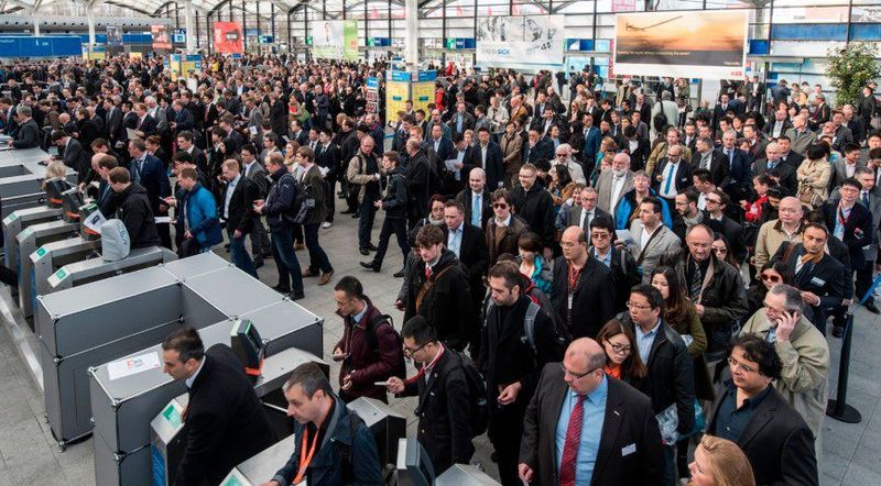 Die Besucher strömen auf die Hannover Messe. (Bild: Hannover Messe)