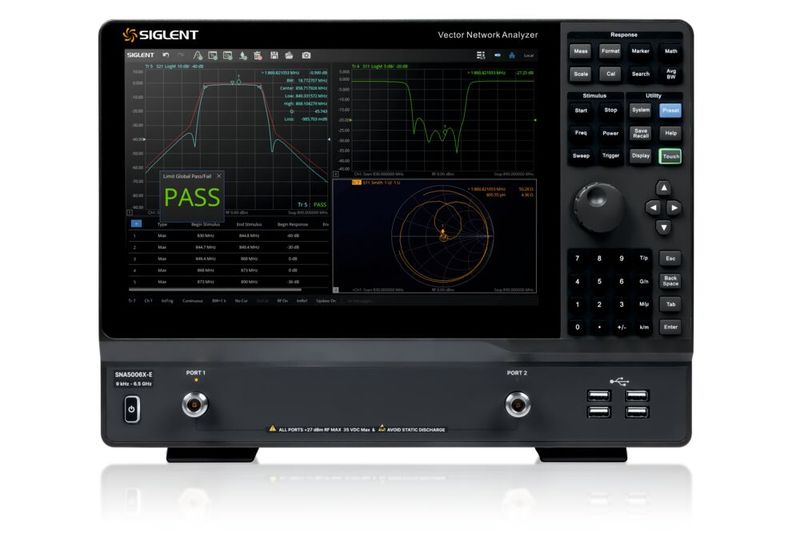 Mit der Einführung der speziell für den europäischen Markt verfügbaren 3-GHz- und 6,5-GHz-Varianten der Serie SNA5000X-E stellt Siglent eine kompakte sowie wirtschaftliche Lösung für die in Embedded- und Industrieanwendungen typischen Frequenzbereiche bereit. (Bild: Siglent)