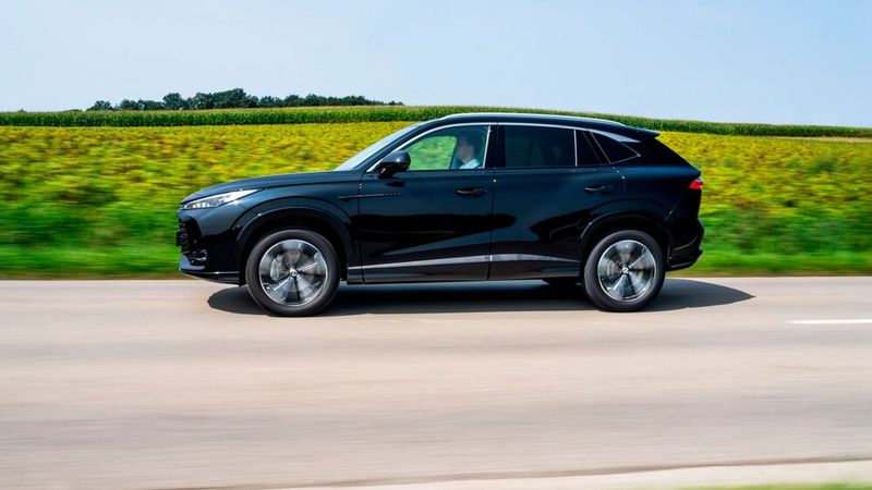 Gegenüber dem Vorgänger ist der neue MG HS leicht auf nun 4,66 Meter Länge gewachsen. (Bild: MG Motor)