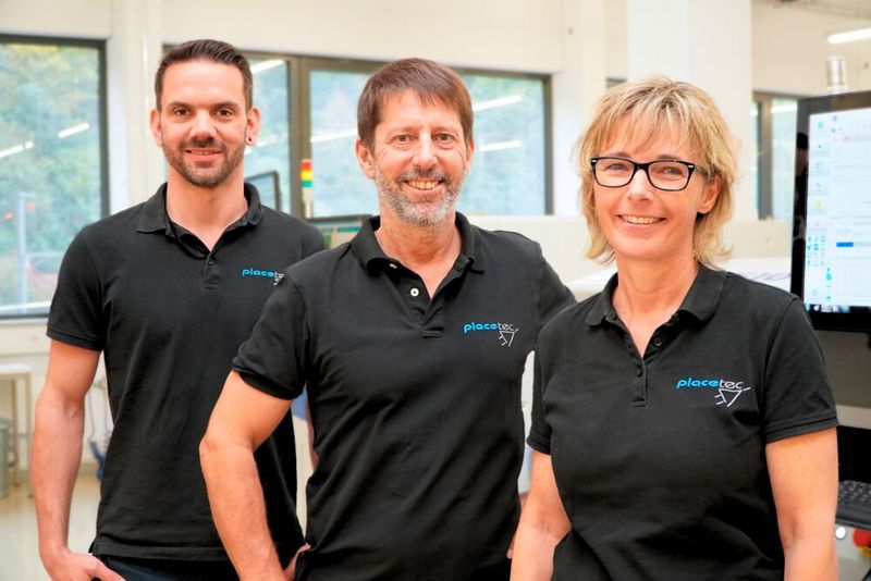 Vrnl: Rita Weyermann, Rolf Weyermann und Renato Papini. (Bild: Placetec)