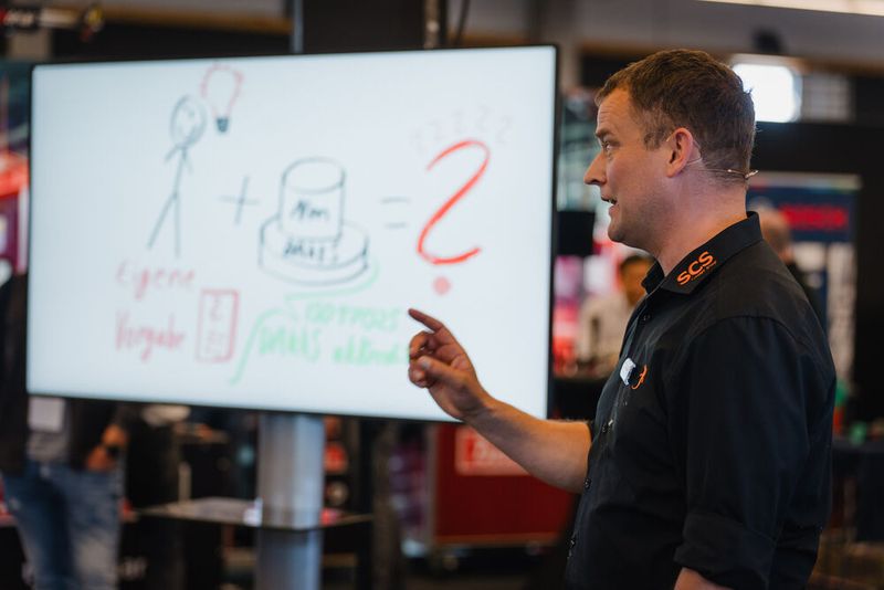 Parellel zur Ausstellung,hatten die Teilnehmer in den Fachbvorträgen und der Live-Zone die Möglichkeit ihr fachliches Know-how auf ein nächstes Level zu bringen und aufzufrischen. (Tino Boecher)