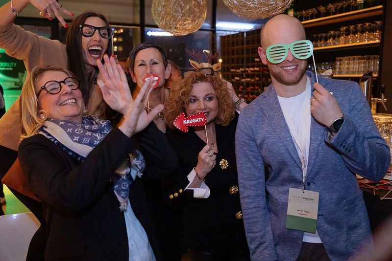 Bilder machen mit einer Fotobox ist immer lustig. (Bild: Schneider Electric)