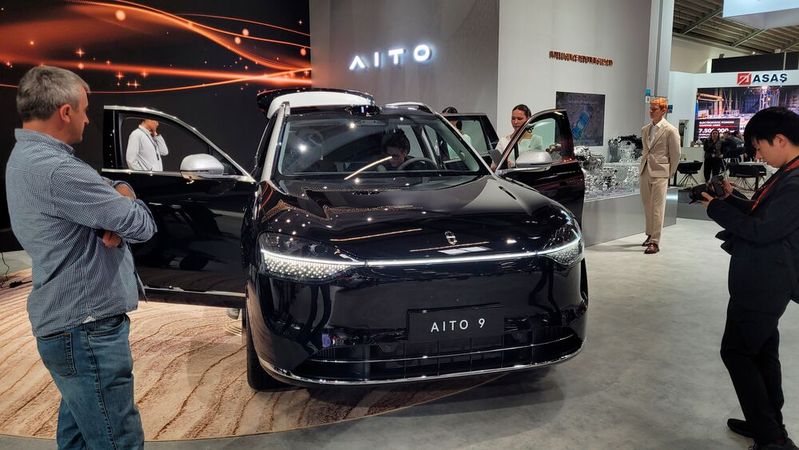 Der Aito 9 ist das Flaggschiff des chinesischen Autobauers.(Bild:  Wehner - VCG)