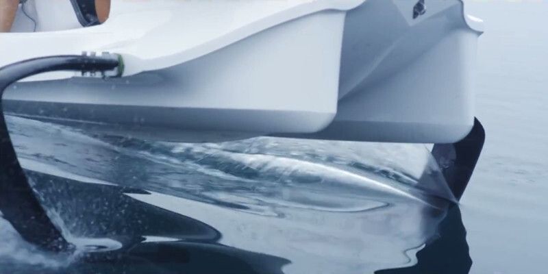 Zum Abheben – das elektrische Tragflächenboot Quadrofoil (Quadrofoil)