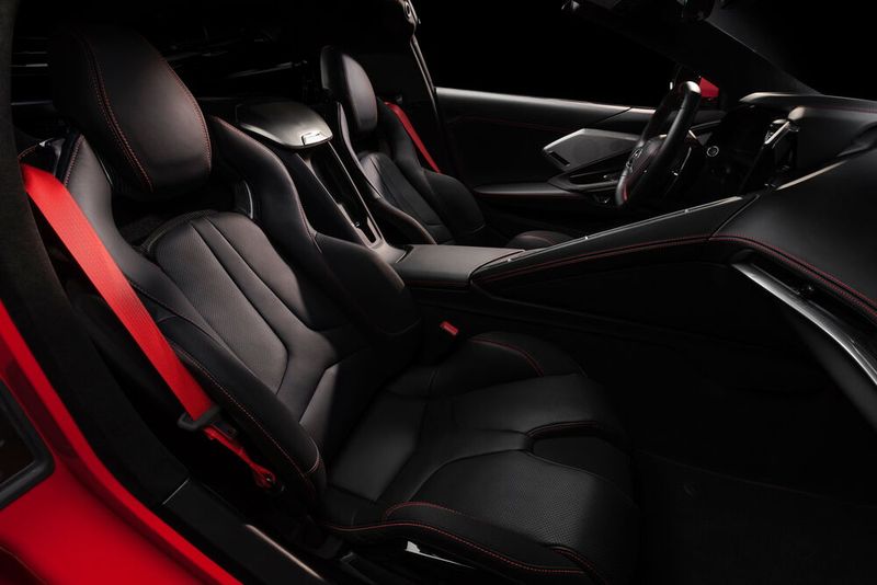 Fahrer und Beifahrer haben ausreichend Platz im Cockpit. (Bild: Chevrolet)