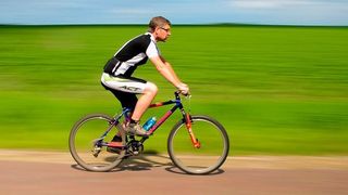 Dank E-Bikes treibt es immer mehr Menschen auf Fahrräder – doch die langen Ladezeiten können noch ein Hindernis sein. (©Skitterphoto/pixabay.com)