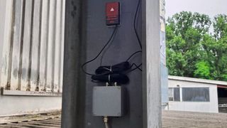 Silostütze mit Daisy-Sensor (Mitte), Temperatursensor (oben) und Klemmenkasten (unten) (Bild: MTS)