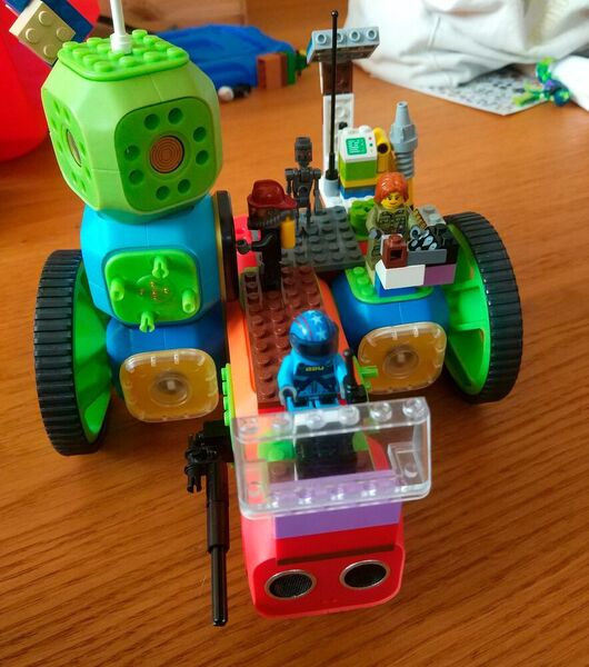 Mit der Coding Saga ist Robo Wunderkind auch kompatibel mit Lego-Bausteinen. (Robo Wunderkind)