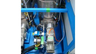 Die neue Tauchpumpen-Lösung von Tartler optimiert die Kunstharz-Dosierung unter Vakuum-Bedingungen. (Bild: Tartler)