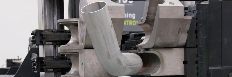 Rohrbiegemaschinen bringen das Werkstück Rohr in den gewünschten Winkel.(Bild:  Itasse)