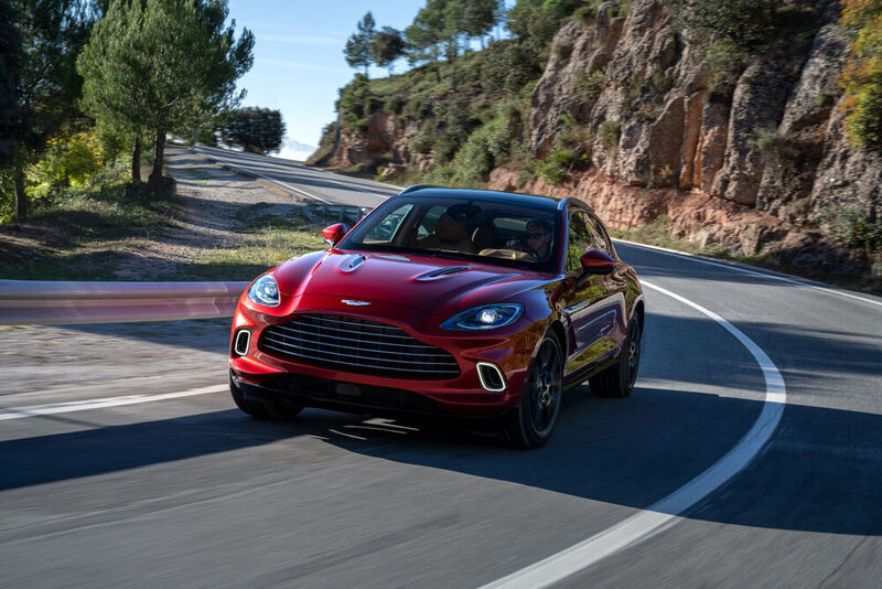 Was den Designern gelungen ist: ein SUV wie einen Sportwagen aussehen zu lassen. (Aston Martin)