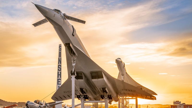 Das absolute Highlight der Flugzeugsammlung des Technik Museums Sinsheim ist zweifelsohne die original Concorde F-BVFB der Air France. Der Überschalljet ist für die Museumsbesucher komplett begehbar - vom „Flight Deck“ führt eine Treppe die Besucher auf bis zu 30 Meter Höhe und ermöglicht den Zugang in den Passagierraum und einen Einblick in das Cockpit. Die original Rolls-Royce Triebwerke können zusammen mit zahlreichen Accessoires und technischem Equipment im Museum betrachtet werden. (Bild: Technik Museum)
