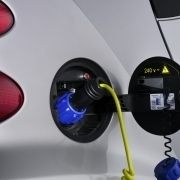 Elektroautos benötigen zum „Auftanken“ ein Kabel mit Stromanschluss. (Archiv: Vogel Business Media)