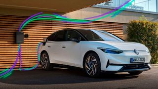 Volkswagen will das bidirektionale Laden für seine Kundinnen und Kunden vollständig in seine E-Fahrzeuge integrieren. (Bild: Volkswagen)