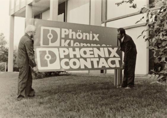 Das Firmenzeichen: Ein stilisiertes P steht als elektrotechnisches Symbol für eine lösbare Verbindung. (Bild: Phoenix Contact)