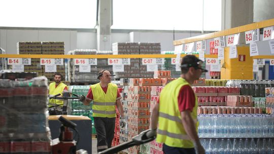 Coca-Cola HBC hat sich für die Implementierung der Vision-Picking-Lösung xPick  von Ubimax entschieden.(Quelle:  Coca-Cola HBC)