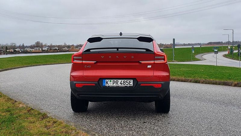 Die Sicht nach hinten lässt zu wünschen übrig. (Mauritz/»kfz-betrieb«)