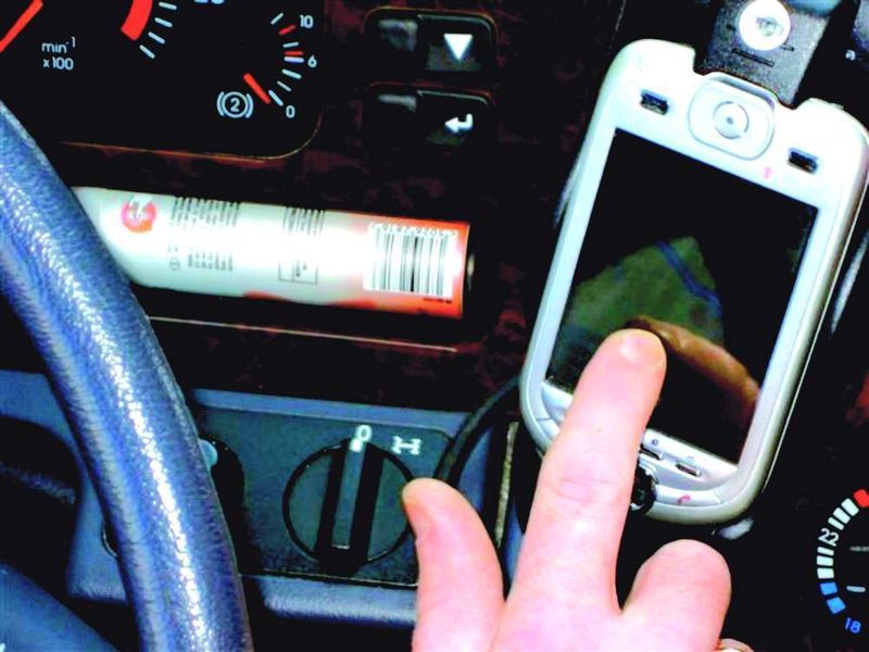 Über 100 Fernverkehrs-Lastzüge von Rüdinger sind in dem eigenen Ortungssystem eingebunden und mit Telefon-Bordcomputer ausgestattet, so dass die geforderten Just-in-time-Anlieferungen auf den Baustellen gewährleistet sind.Bild: Rüdinger (Archiv: Vogel Business Media)