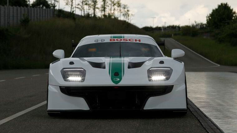 Standesgemäß wirkt der Bolide gefährlich, wenn er zu nahe kommt. (Bild: Bosch)