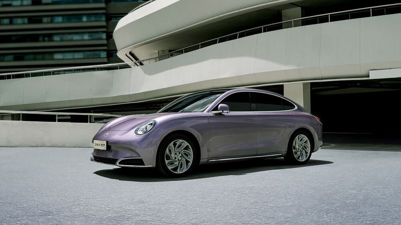 Top-Performer wird Ora 07 GT mit 300 kW/408 PS, Allradantrieb, elektrisch ausfahrbarem Heckspoiler und einer 83 kWh NMC-Batterie, die bis zu 520 Kilometer mit einer Ladung durchhalten soll. (Bild: GWM)