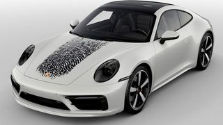 Kunden können ab sofort die Motorhaube ihres neuen 911 mit dem eigenen Fingerabdruck dekorieren. (Bild: Porsche)